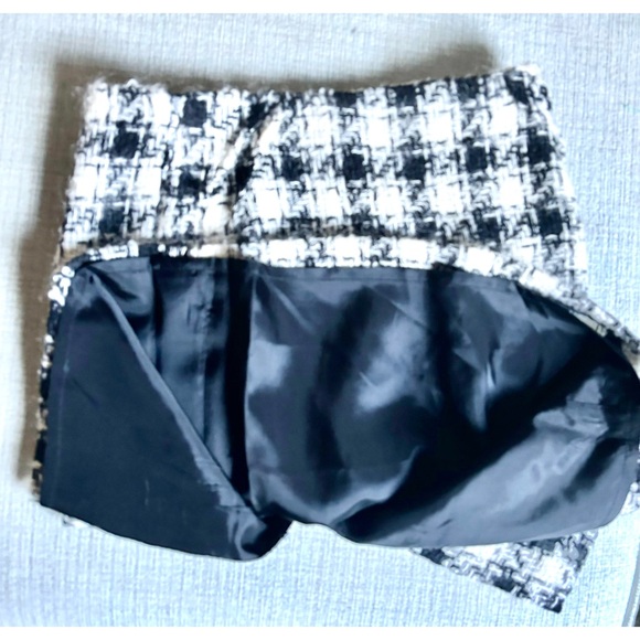 Fuzzy wool pencil skirt knee length in black and white houndstooth- Size 6 - Picture 9 of 11